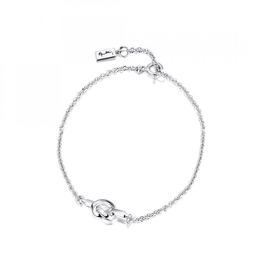 Presenter Efva Attling | Love Knot Bracelet