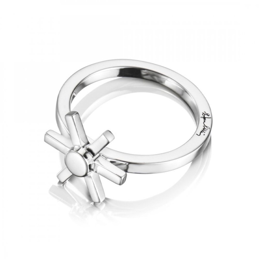 Presenter Efva Attling | Starflower Ring