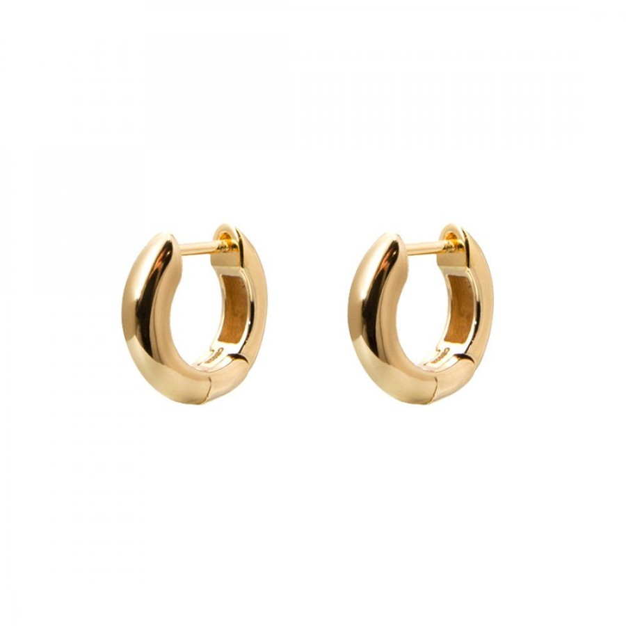 Presenter Charlotte Bonde | Timeless Tiny Hoops Gold