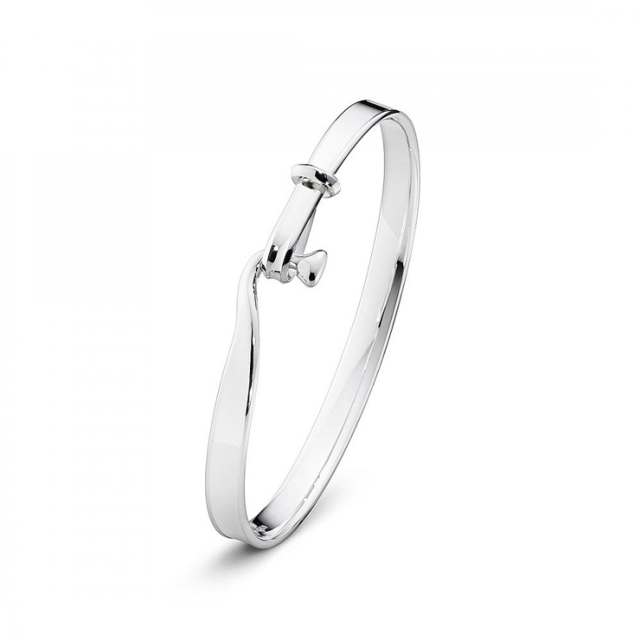 Presenter Georg Jensen | Torun Bangle Silver