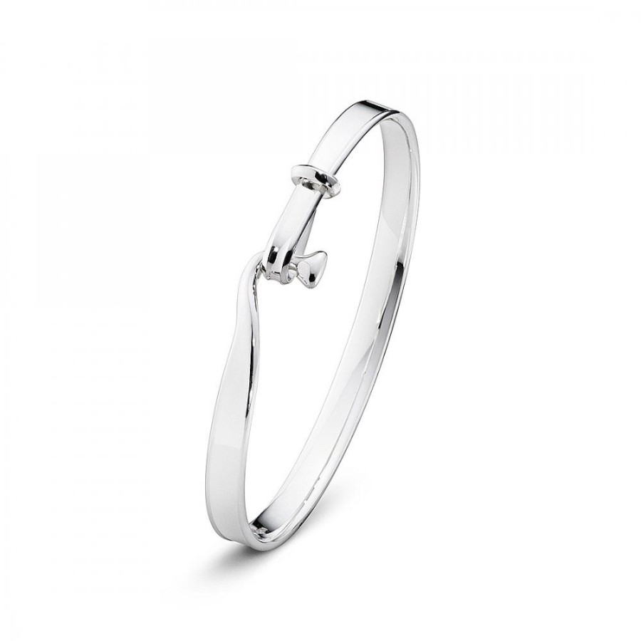 Presenter Georg Jensen | Torun Bangle Silver