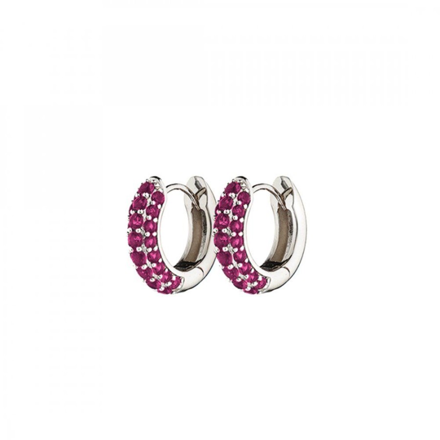 Presenter Charlotte Bonde | Timeless Tiny Hoops Rubin Silver